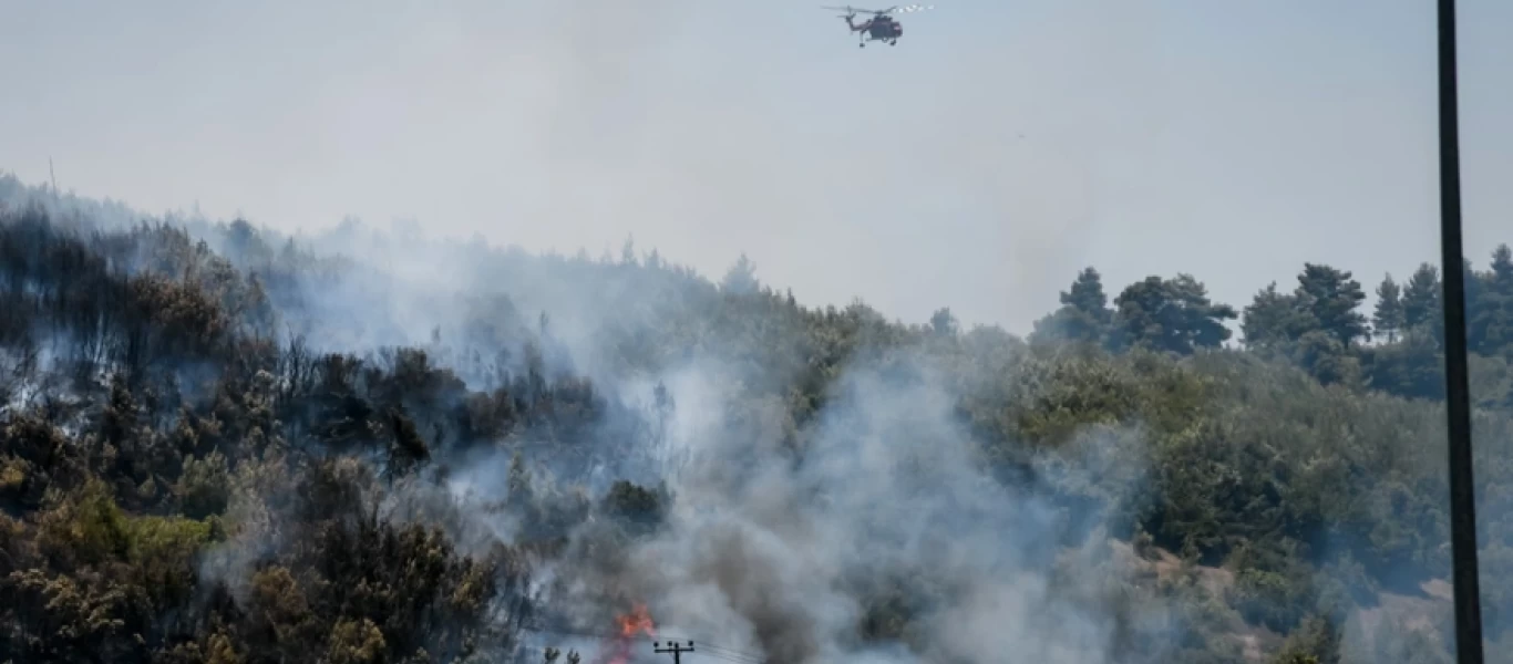 Σε εξέλιξη φωτιά στο Βαρνάβα με απομάκρυνση κατοίκων- Μεγάλη επιχείρηση κατάσβεσης